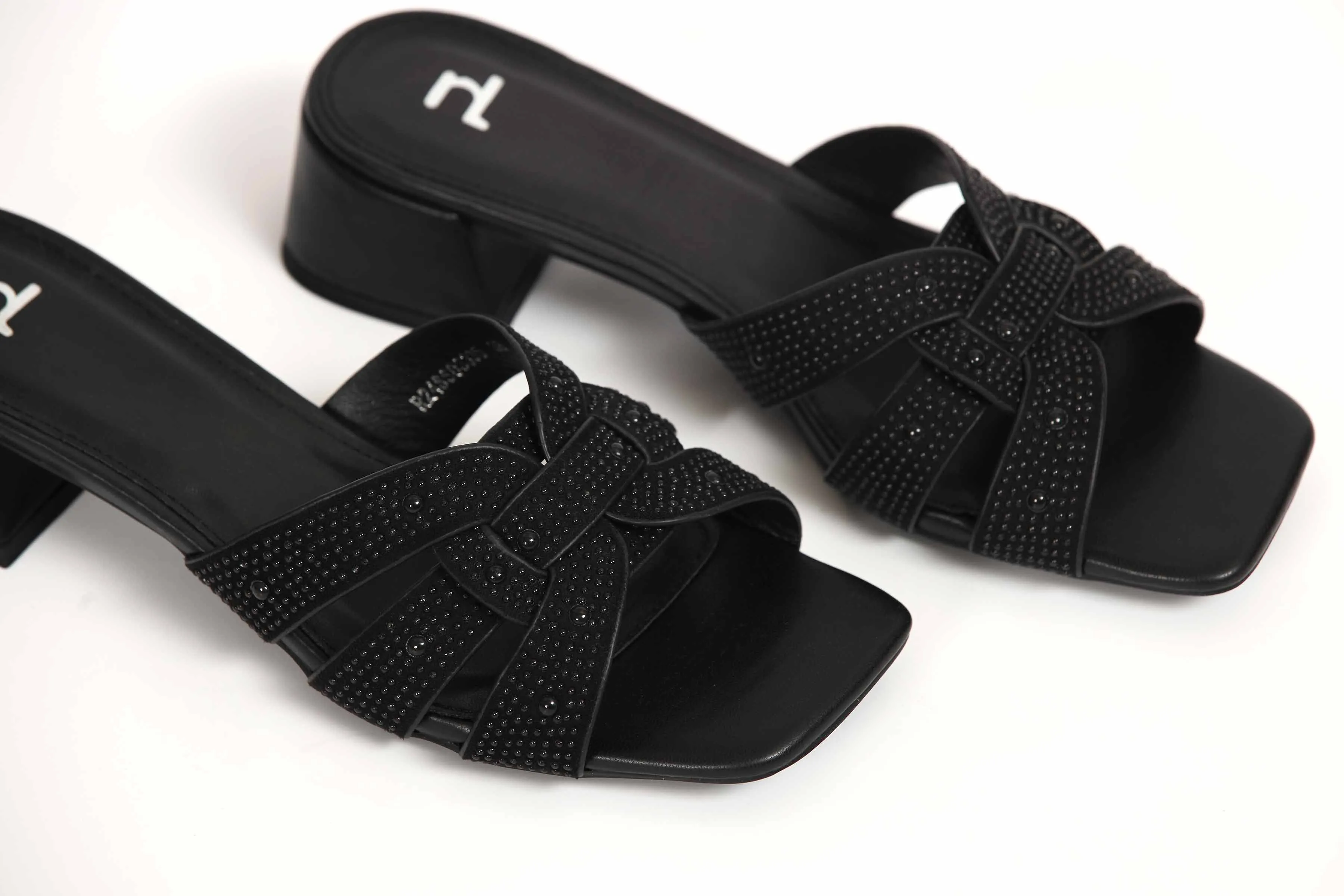 Black Chappal-439082903