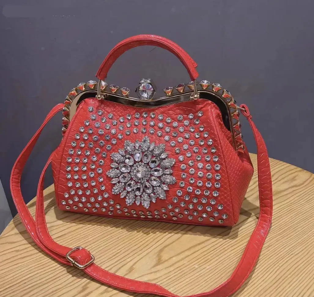 High-quality shoulder handbag, women's summer statement piece with textured design, niche messenger bag, large-capacity diamond-encrusted handbag.