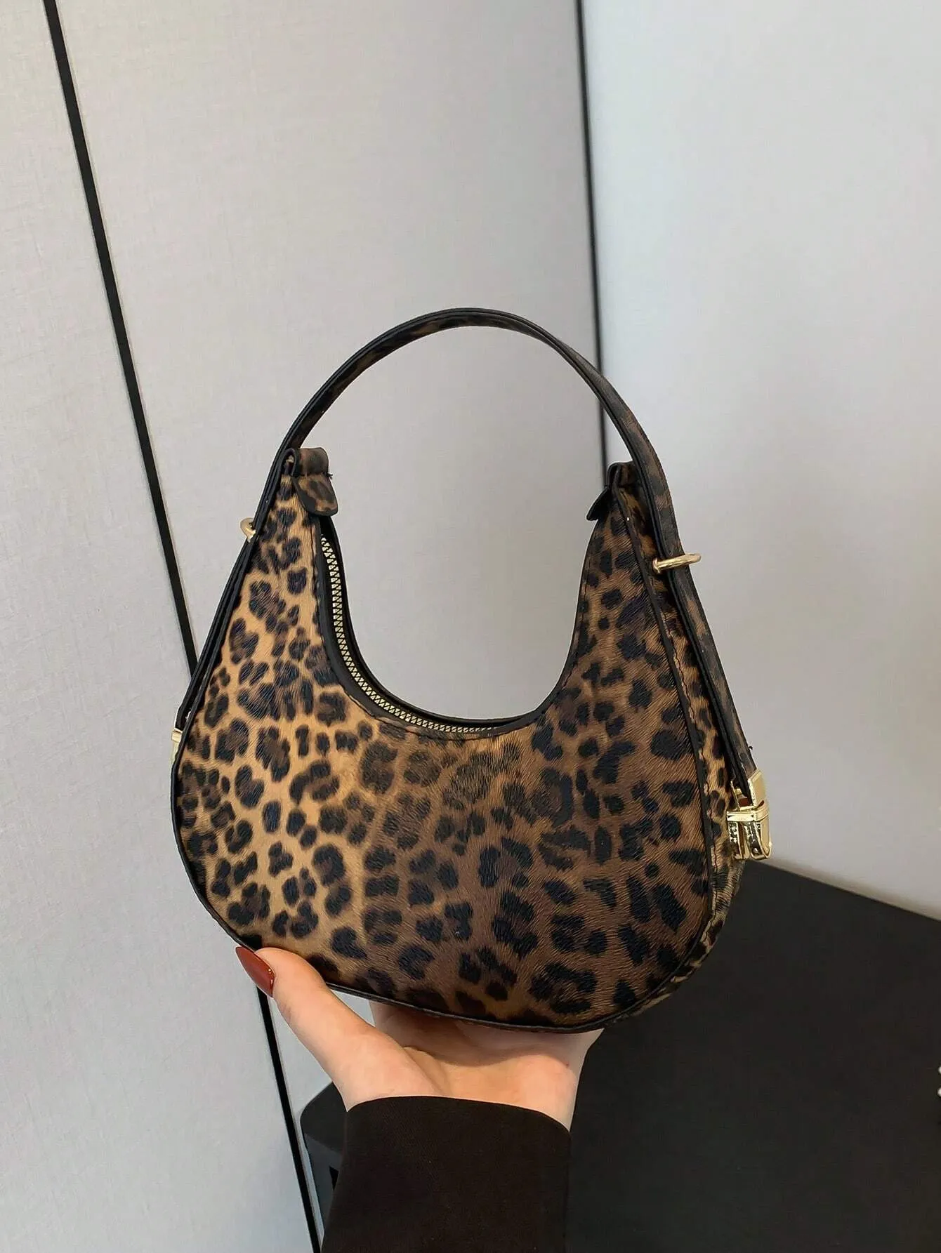SHEIN New Fashion Leopard Print Crescent Shoulder Bag, Street Style, Trendy, Stylish, Versatile Crossbody Bag For Women,Trendy Leopard Print Bag