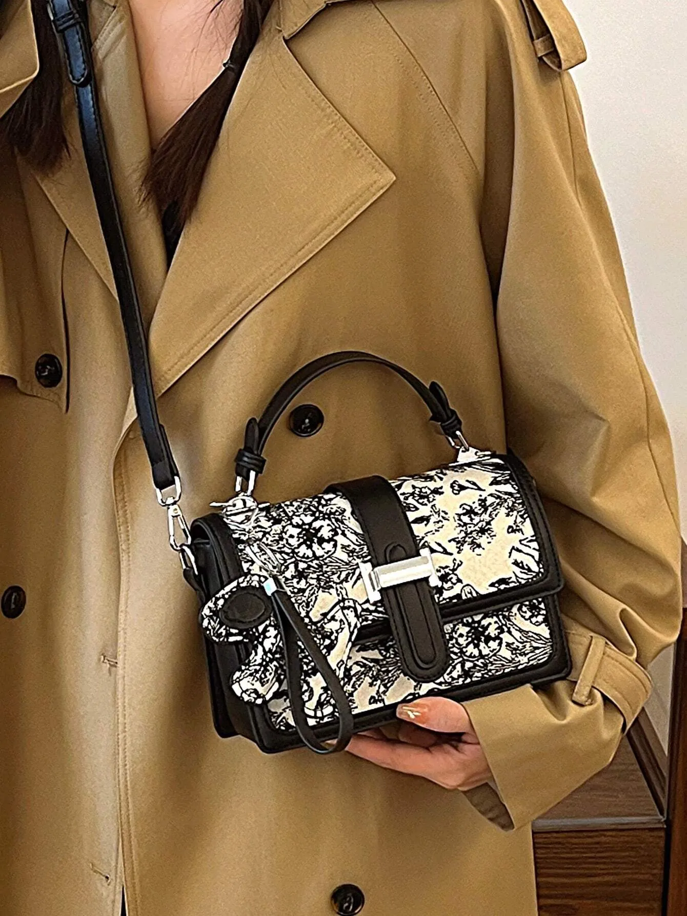 SHEIN Printed Classic Style Double Layer Women's Gift Handheld Mini Square Bag With Strap & Pendant