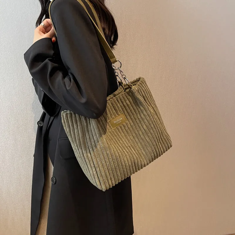 Wholesale Large Capacity Fleece Chain Autumn Trendy Shoulder Bags
